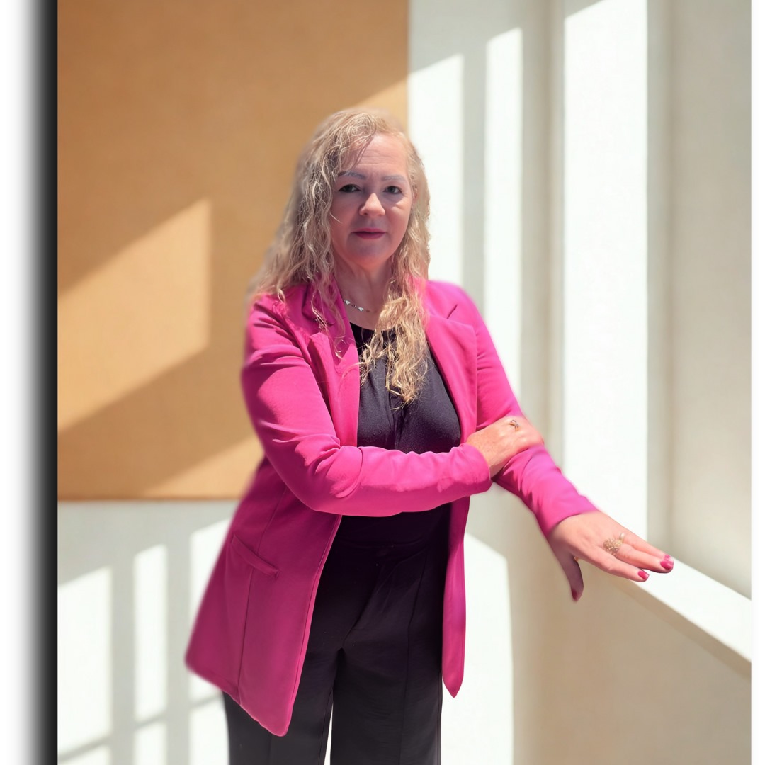 Psicopedagoga Lorizete Maioli em consultório com criança em Frederico Westphalen